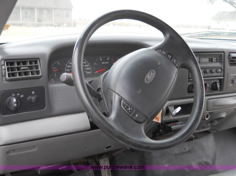 image for item 7769 2002 Ford F550 Super Duty flatbed truck