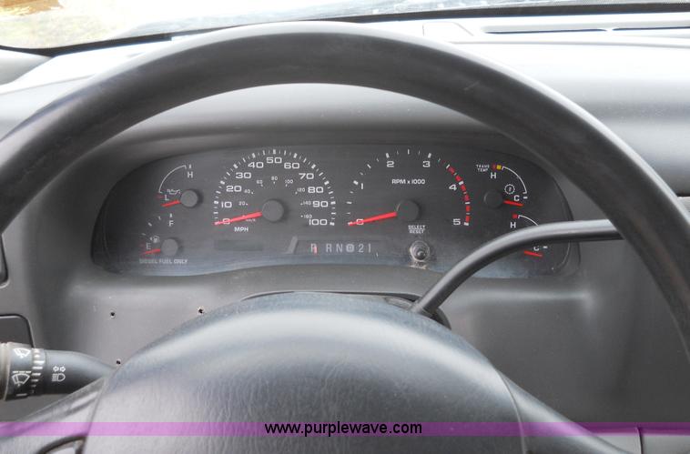 image for item 7769 2002 Ford F550 Super Duty flatbed truck