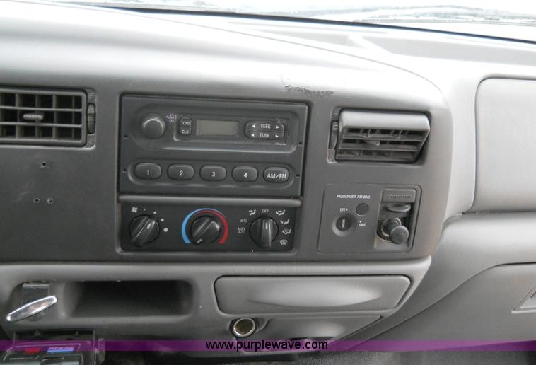 image for item 7769 2002 Ford F550 Super Duty flatbed truck