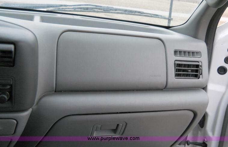 image for item 7769 2002 Ford F550 Super Duty flatbed truck