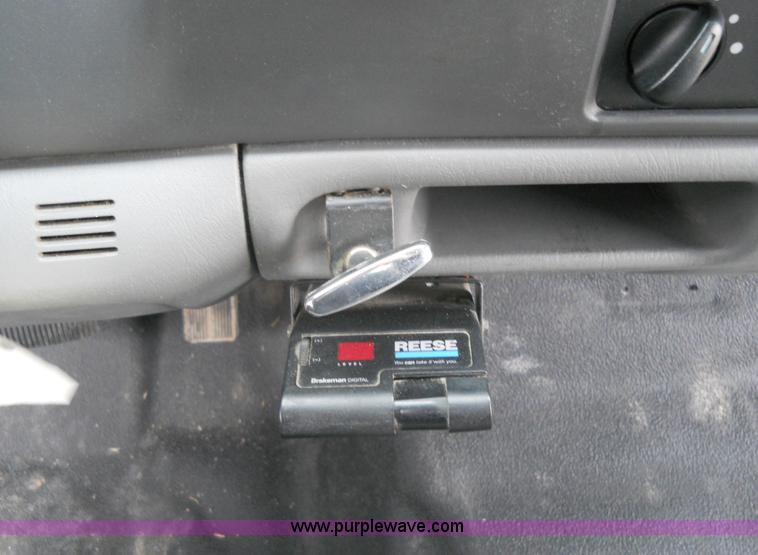 image for item 7769 2002 Ford F550 Super Duty flatbed truck