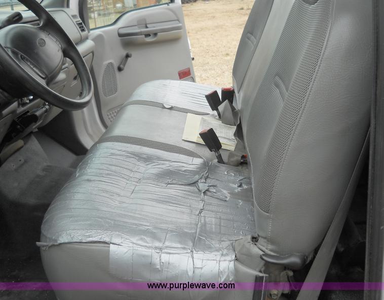 image for item 7769 2002 Ford F550 Super Duty flatbed truck