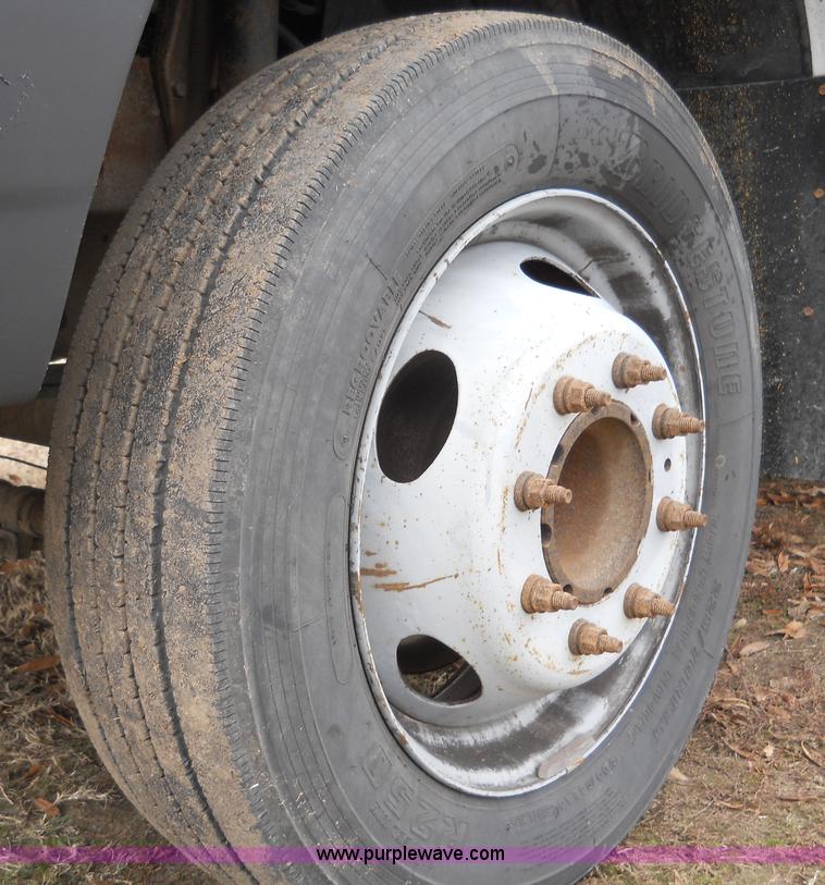 image for item 7769 2002 Ford F550 Super Duty flatbed truck