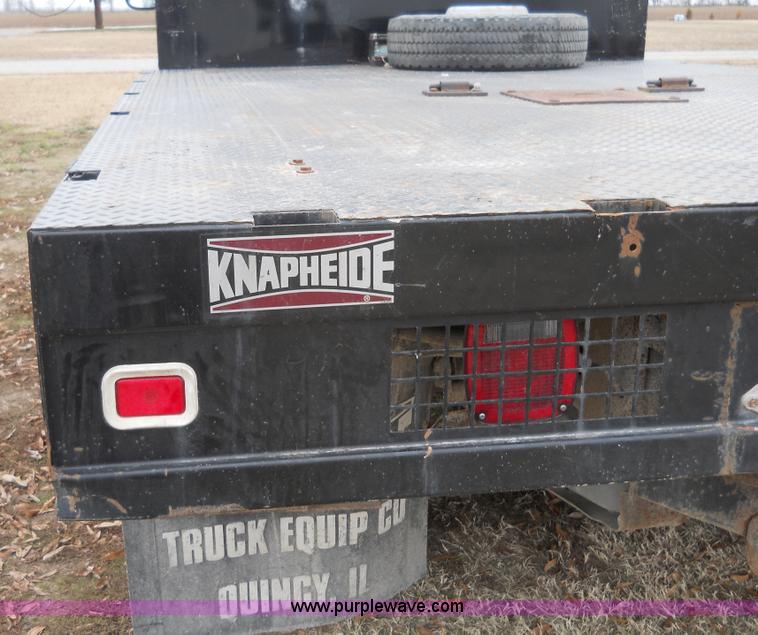 image for item 7769 2002 Ford F550 Super Duty flatbed truck