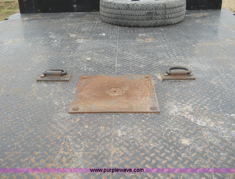 image for item 7769 2002 Ford F550 Super Duty flatbed truck