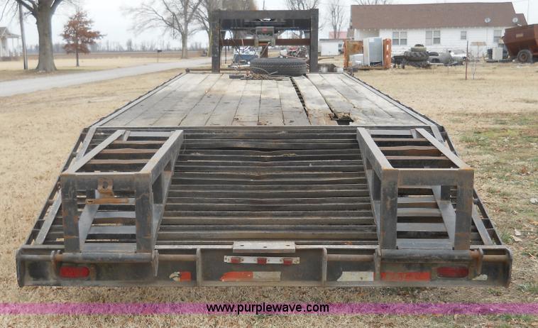 image for item 7770 1997 R&W gooseneck flatbed trailer