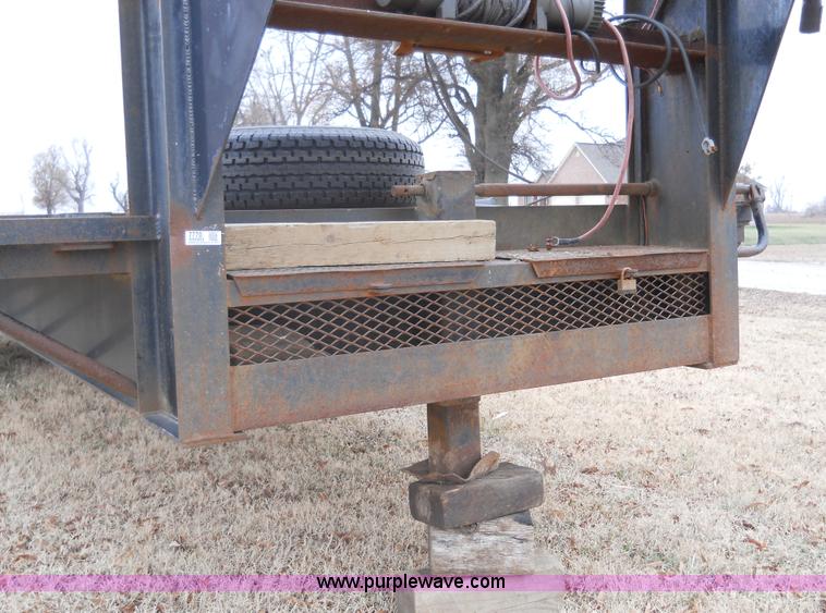 image for item 7770 1997 R&W gooseneck flatbed trailer