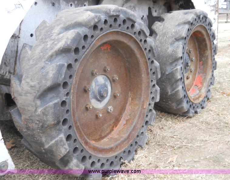 image for item 7772 2005 Bobcat S130 skid steer