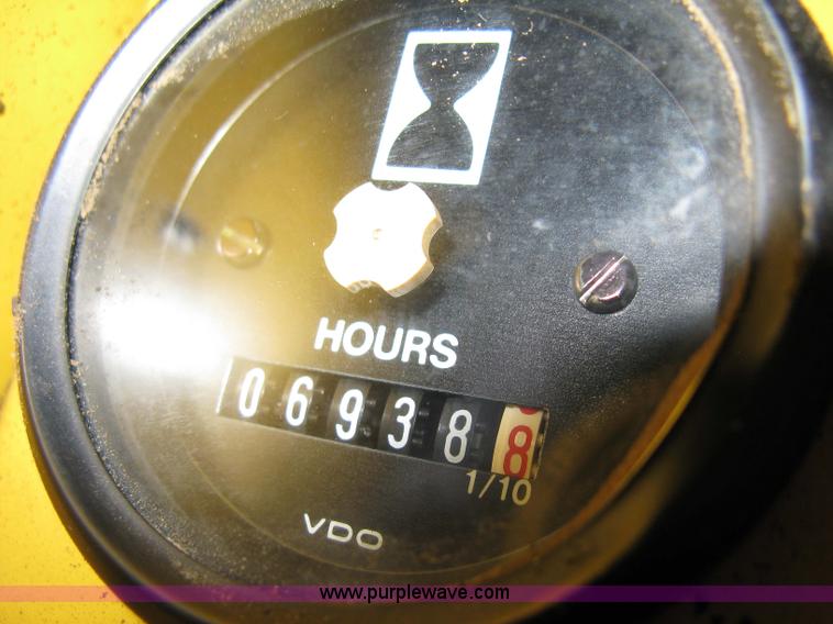 image for item 8075 1996 John Deere 550 G TC dozer