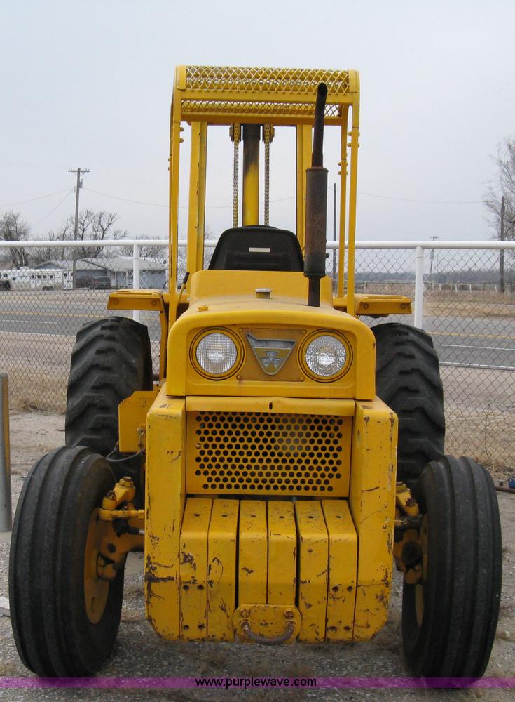 image for item 8087 Massey-Ferguson MF-2500 rough-terrain forklift