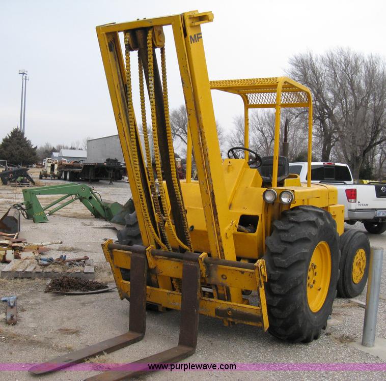 image for item 8087 Massey-Ferguson MF-2500 rough-terrain forklift