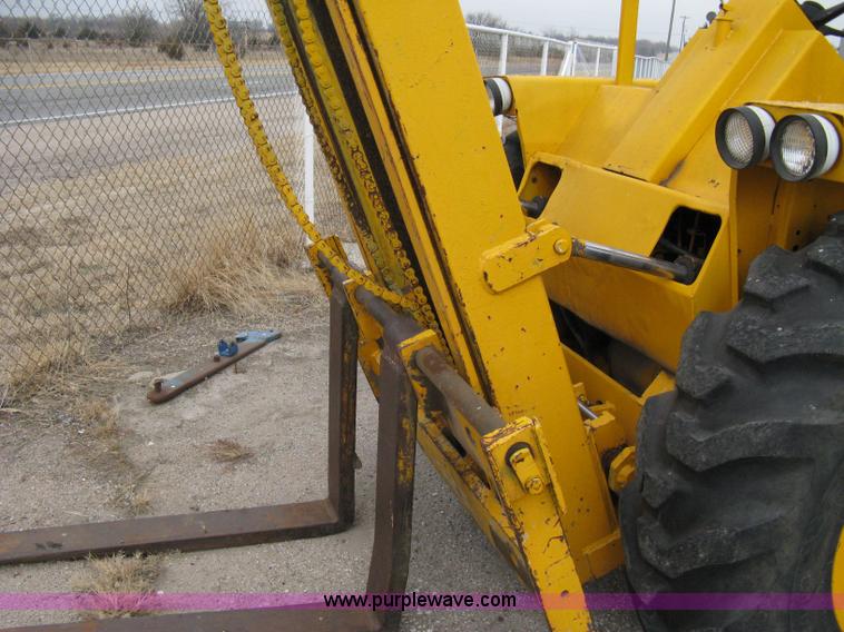 image for item 8087 Massey-Ferguson MF-2500 rough-terrain forklift