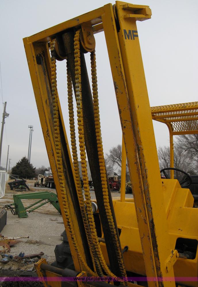 image for item 8087 Massey-Ferguson MF-2500 rough-terrain forklift