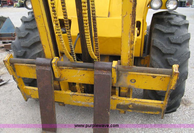 image for item 8087 Massey-Ferguson MF-2500 rough-terrain forklift