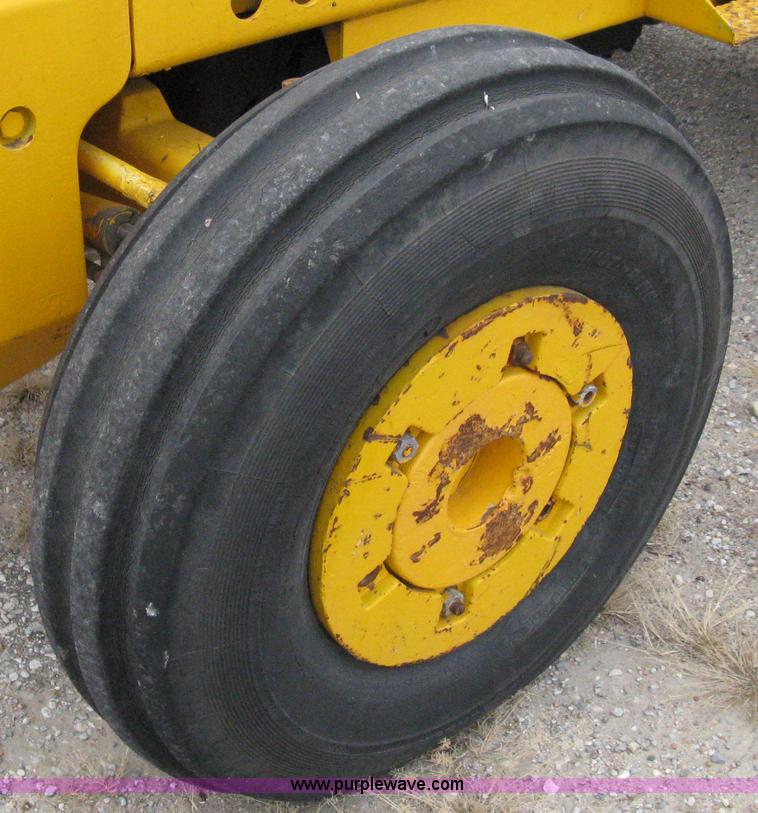 image for item 8087 Massey-Ferguson MF-2500 rough-terrain forklift