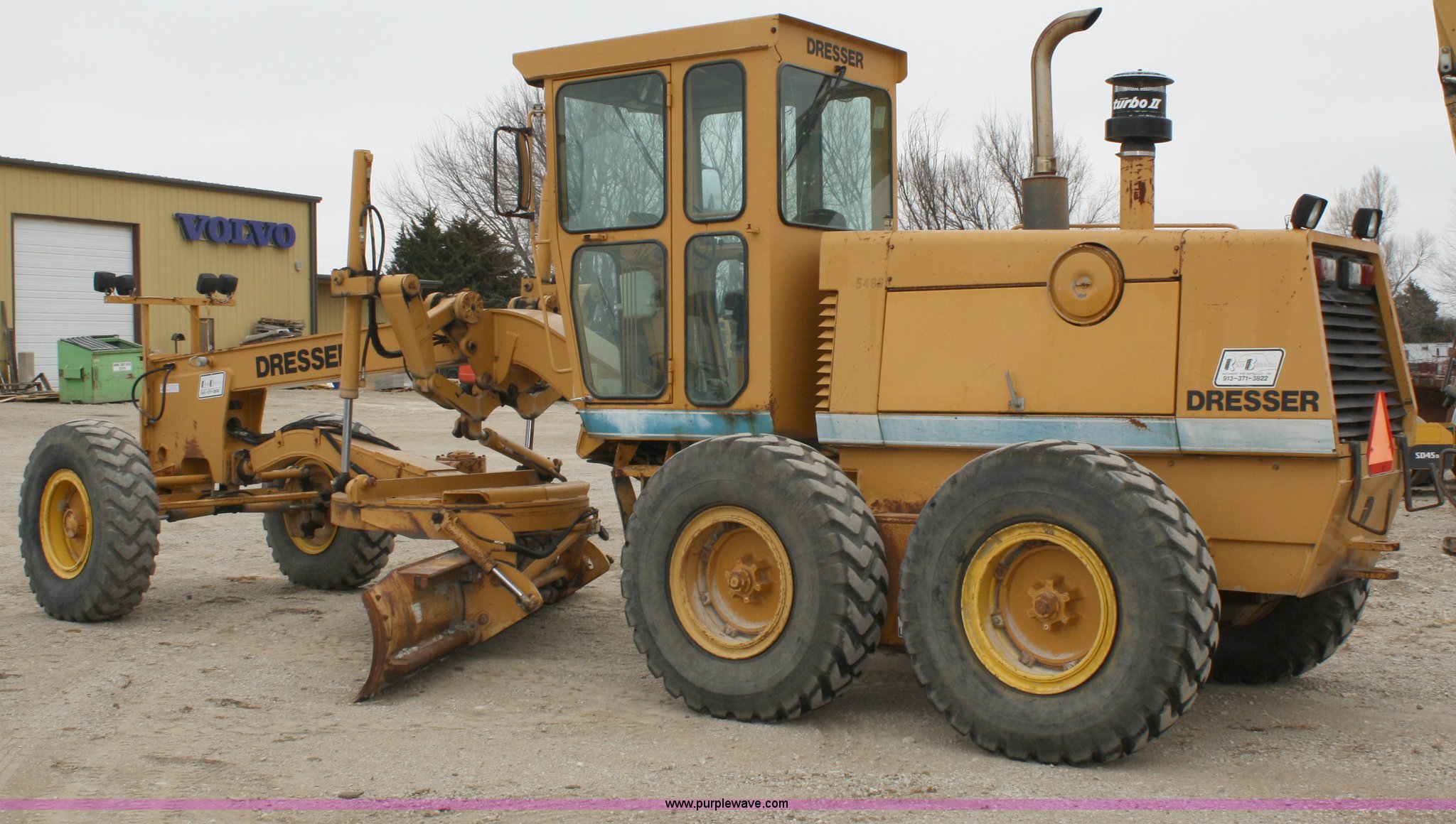 Dresser 850 articulating motor grader in Topeka, KS Item 1714 sold