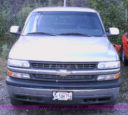 image for item 1001 2001 Chevrolet Silverado K1500 Z71 extended cab pick up