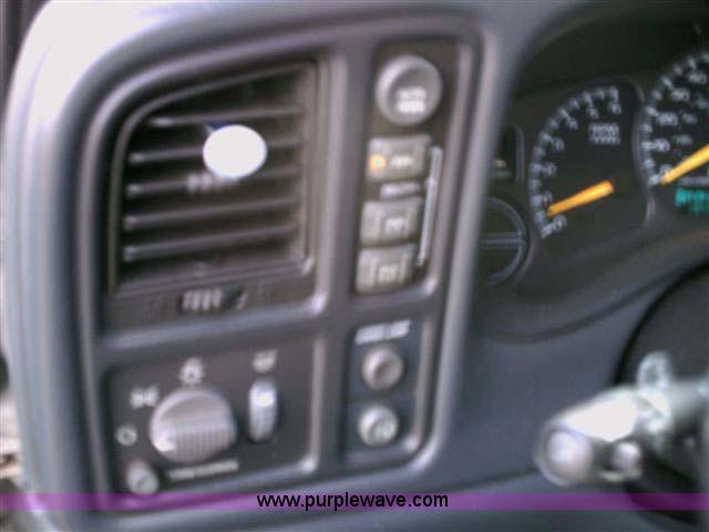 image for item 1001 2001 Chevrolet Silverado K1500 Z71 extended cab pick up