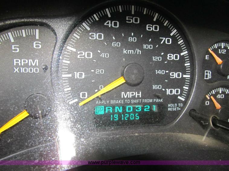 image for item 1001 2001 Chevrolet Silverado K1500 Z71 extended cab pick up