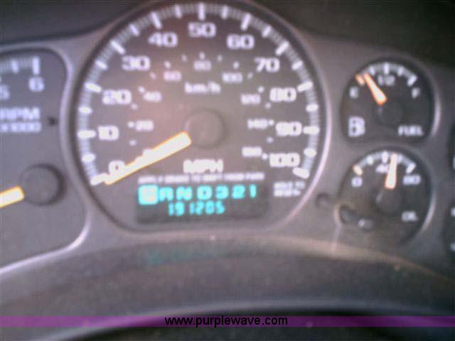 image for item 1001 2001 Chevrolet Silverado K1500 Z71 extended cab pick up