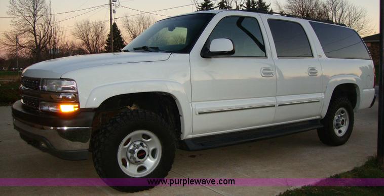 image for item 1005 2002 Chevrolet K2500 Suburban