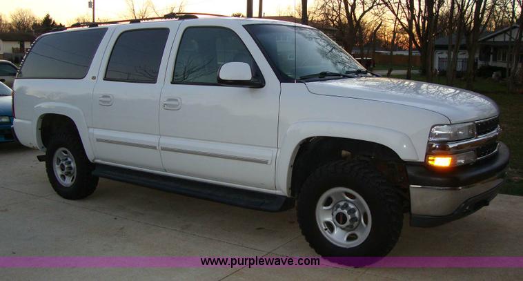 image for item 1005 2002 Chevrolet K2500 Suburban