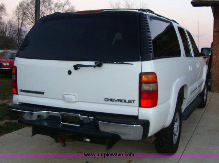 image for item 1005 2002 Chevrolet K2500 Suburban
