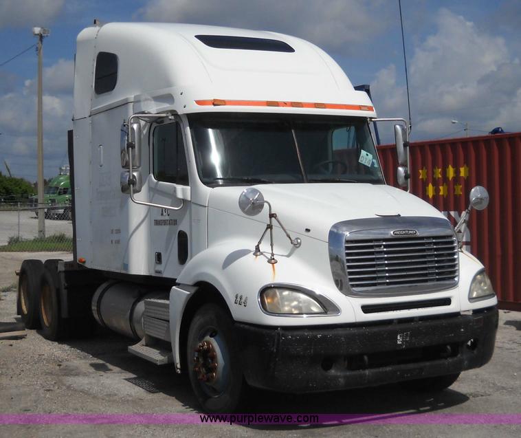 image for item 1200 2003 Freightliner Columbia 120 semi truck