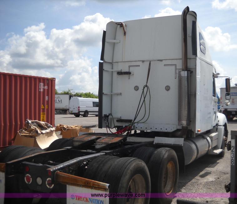 image for item 1200 2003 Freightliner Columbia 120 semi truck