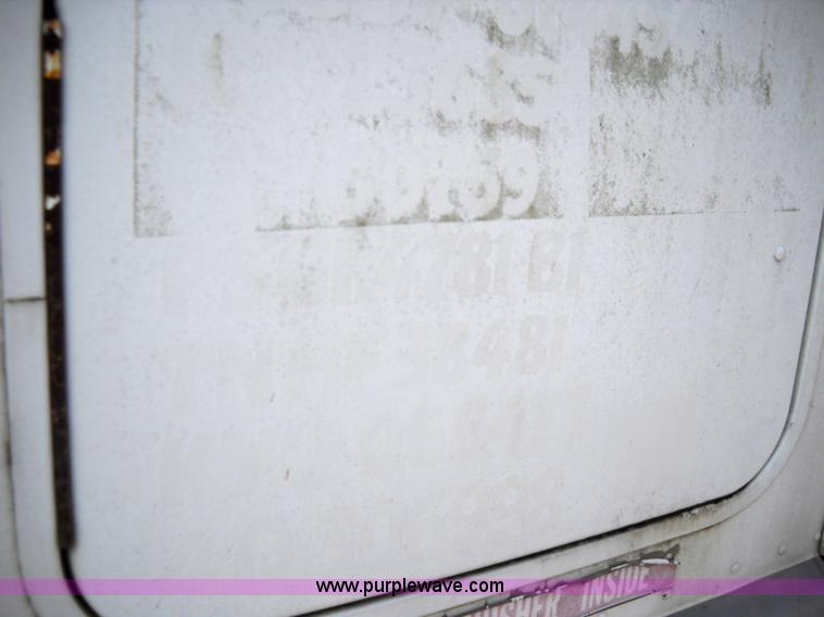 image for item 1200 2003 Freightliner Columbia 120 semi truck