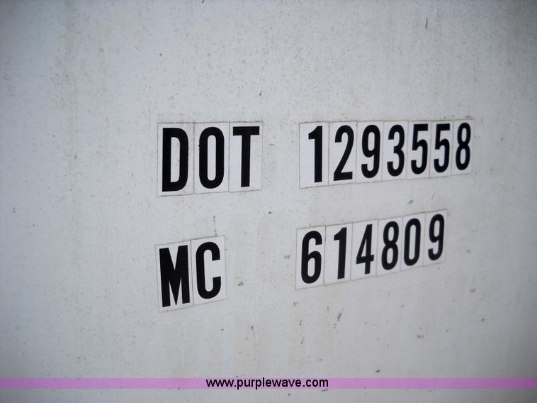 image for item 1200 2003 Freightliner Columbia 120 semi truck