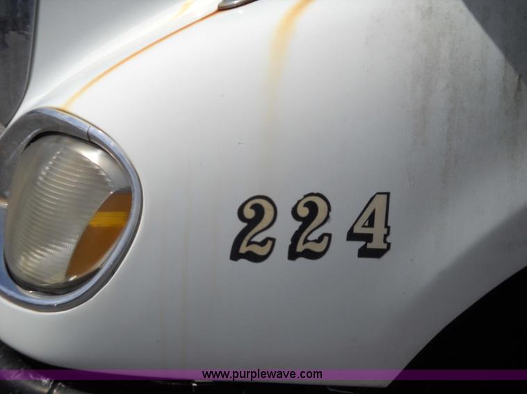 image for item 1200 2003 Freightliner Columbia 120 semi truck