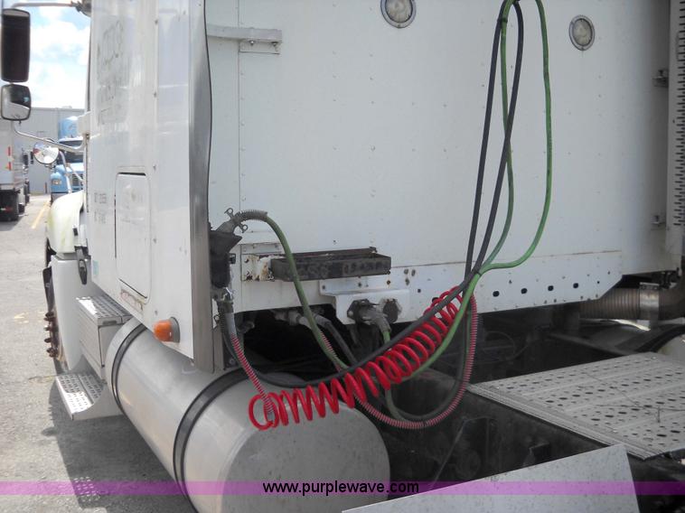 image for item 1200 2003 Freightliner Columbia 120 semi truck