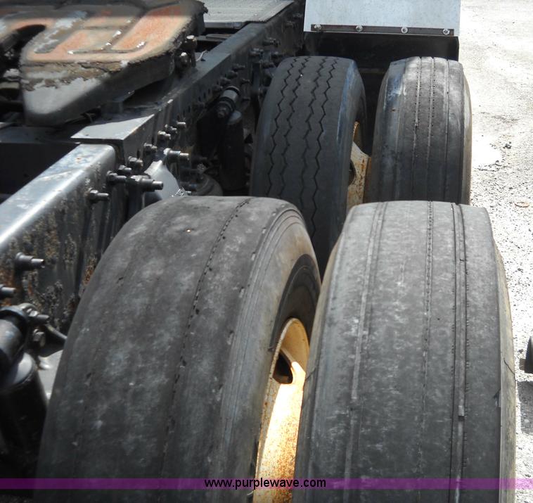 image for item 1200 2003 Freightliner Columbia 120 semi truck