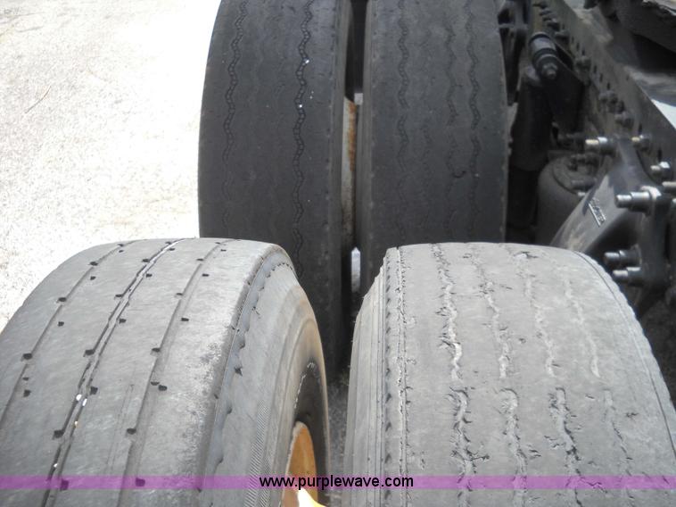 image for item 1200 2003 Freightliner Columbia 120 semi truck