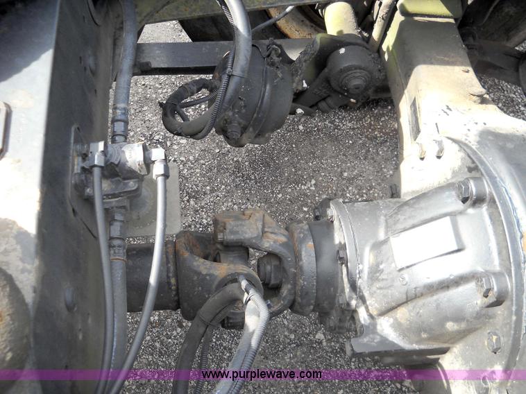 image for item 1200 2003 Freightliner Columbia 120 semi truck