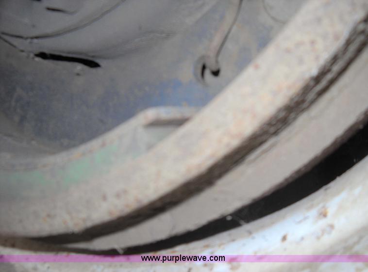 image for item 1200 2003 Freightliner Columbia 120 semi truck