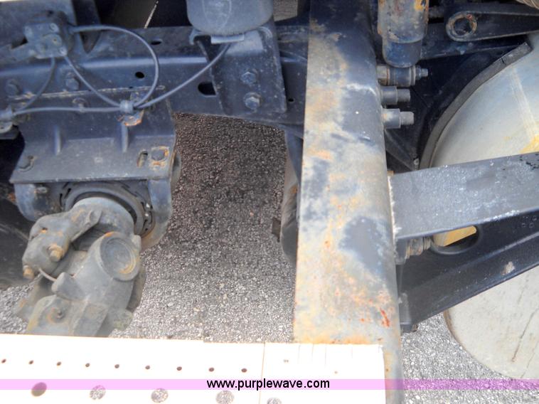 image for item 1200 2003 Freightliner Columbia 120 semi truck