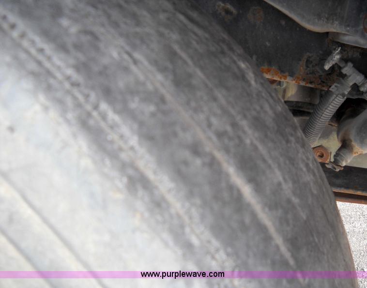 image for item 1200 2003 Freightliner Columbia 120 semi truck