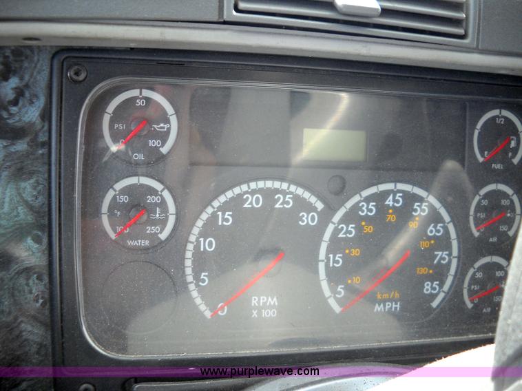 image for item 1200 2003 Freightliner Columbia 120 semi truck