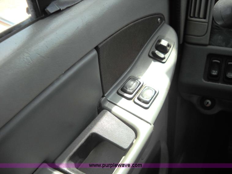 image for item 1200 2003 Freightliner Columbia 120 semi truck