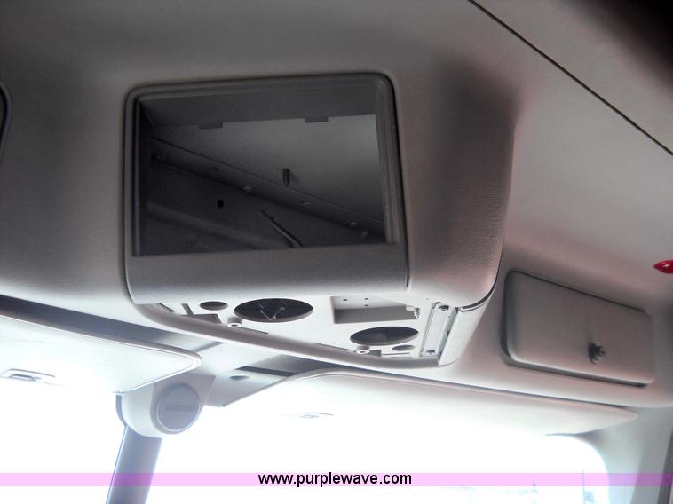 image for item 1200 2003 Freightliner Columbia 120 semi truck