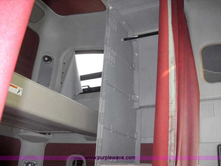 image for item 1200 2003 Freightliner Columbia 120 semi truck