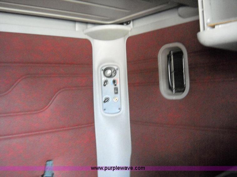 image for item 1200 2003 Freightliner Columbia 120 semi truck