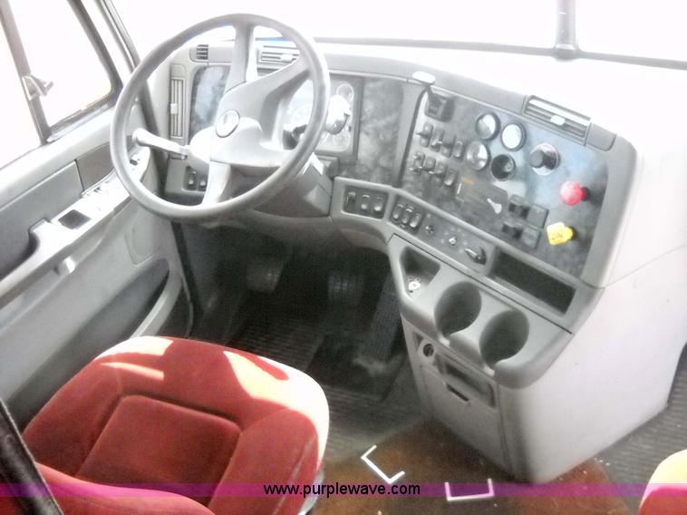 image for item 1200 2003 Freightliner Columbia 120 semi truck