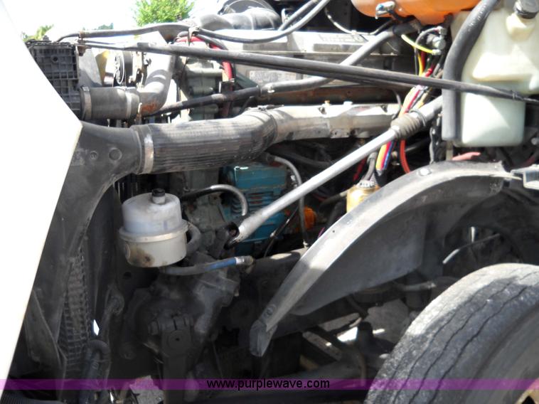 image for item 1200 2003 Freightliner Columbia 120 semi truck