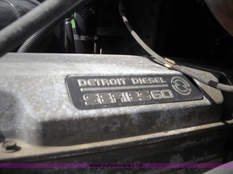 image for item 1200 2003 Freightliner Columbia 120 semi truck