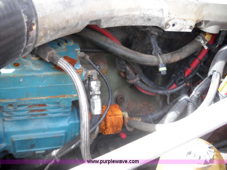 image for item 1200 2003 Freightliner Columbia 120 semi truck