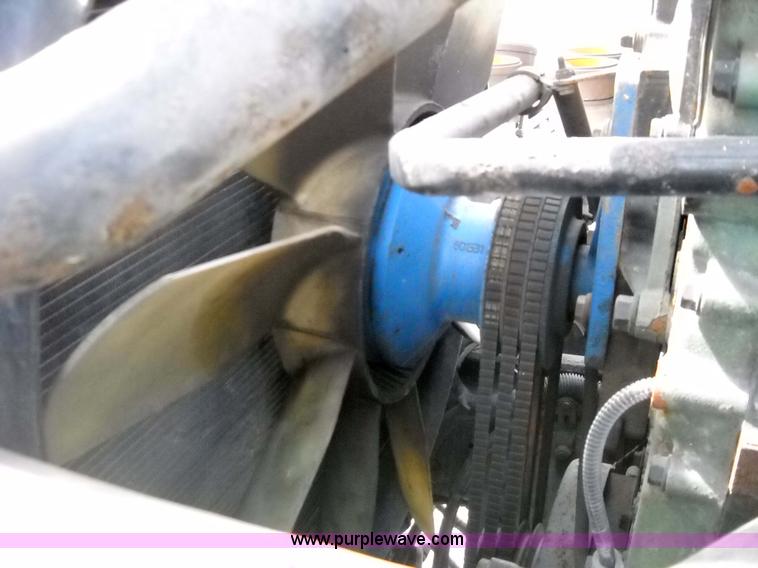 image for item 1200 2003 Freightliner Columbia 120 semi truck