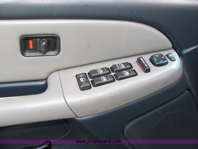 image for item 2237 2001 GMC Yukon